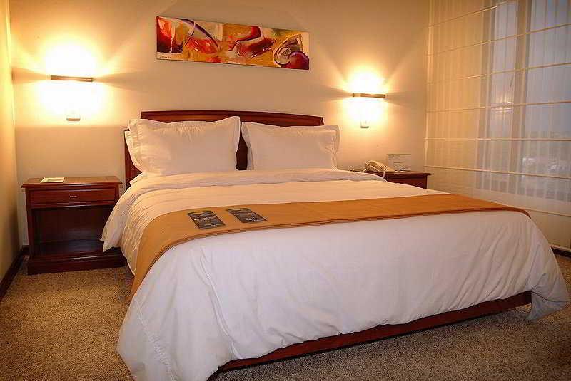 Nh Cali Royal Hotel Room photo